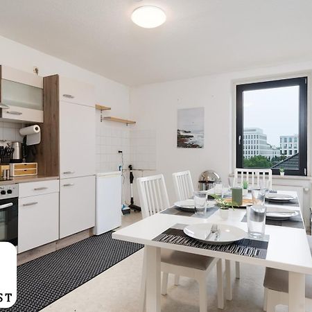 Einfach Aber Sehr Komfortabel - Wohnung Fuer 6 Personen - 2Xwc - Grupen, Messe, Monteure, Studenten - Voll Ausgestattet - 6 Betten 140X200Cm Hochwertig, 3 Smart-Tv 55 Zoll Netflix, 1000 Mbit Wlan, Voll Ausgestattete Kueche Duisburg Exteriör bild