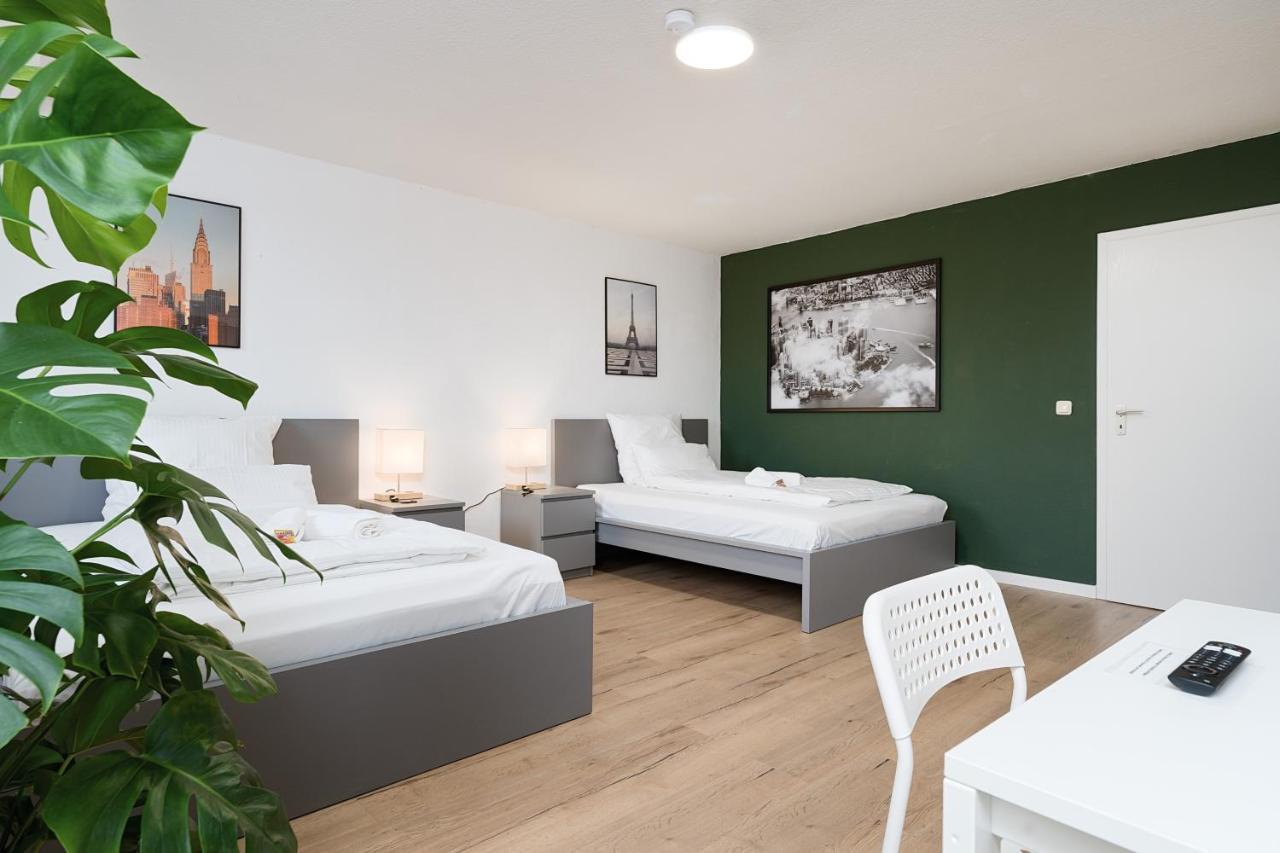 Einfach Aber Sehr Komfortabel - Wohnung Fuer 6 Personen - 2Xwc - Grupen, Messe, Monteure, Studenten - Voll Ausgestattet - 6 Betten 140X200Cm Hochwertig, 3 Smart-Tv 55 Zoll Netflix, 1000 Mbit Wlan, Voll Ausgestattete Kueche Duisburg Exteriör bild
