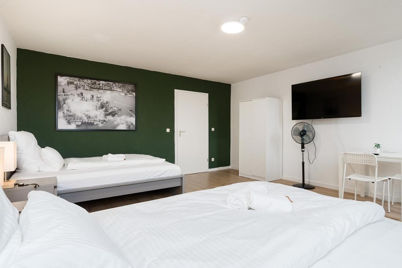 Einfach Aber Sehr Komfortabel - Wohnung Fuer 6 Personen - 2Xwc - Grupen, Messe, Monteure, Studenten - Voll Ausgestattet - 6 Betten 140X200Cm Hochwertig, 3 Smart-Tv 55 Zoll Netflix, 1000 Mbit Wlan, Voll Ausgestattete Kueche Duisburg Exteriör bild