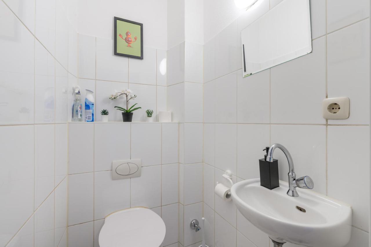 Einfach Aber Sehr Komfortabel - Wohnung Fuer 6 Personen - 2Xwc - Grupen, Messe, Monteure, Studenten - Voll Ausgestattet - 6 Betten 140X200Cm Hochwertig, 3 Smart-Tv 55 Zoll Netflix, 1000 Mbit Wlan, Voll Ausgestattete Kueche Duisburg Exteriör bild