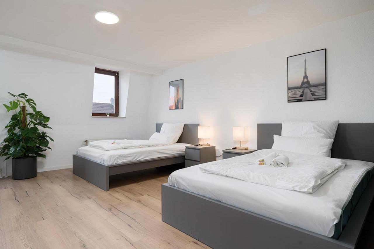 Einfach Aber Sehr Komfortabel - Wohnung Fuer 6 Personen - 2Xwc - Grupen, Messe, Monteure, Studenten - Voll Ausgestattet - 6 Betten 140X200Cm Hochwertig, 3 Smart-Tv 55 Zoll Netflix, 1000 Mbit Wlan, Voll Ausgestattete Kueche Duisburg Exteriör bild