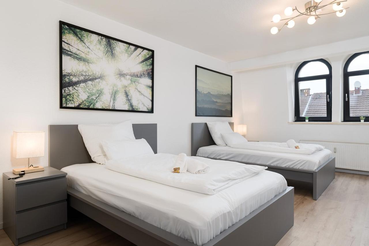 Einfach Aber Sehr Komfortabel - Wohnung Fuer 6 Personen - 2Xwc - Grupen, Messe, Monteure, Studenten - Voll Ausgestattet - 6 Betten 140X200Cm Hochwertig, 3 Smart-Tv 55 Zoll Netflix, 1000 Mbit Wlan, Voll Ausgestattete Kueche Duisburg Exteriör bild