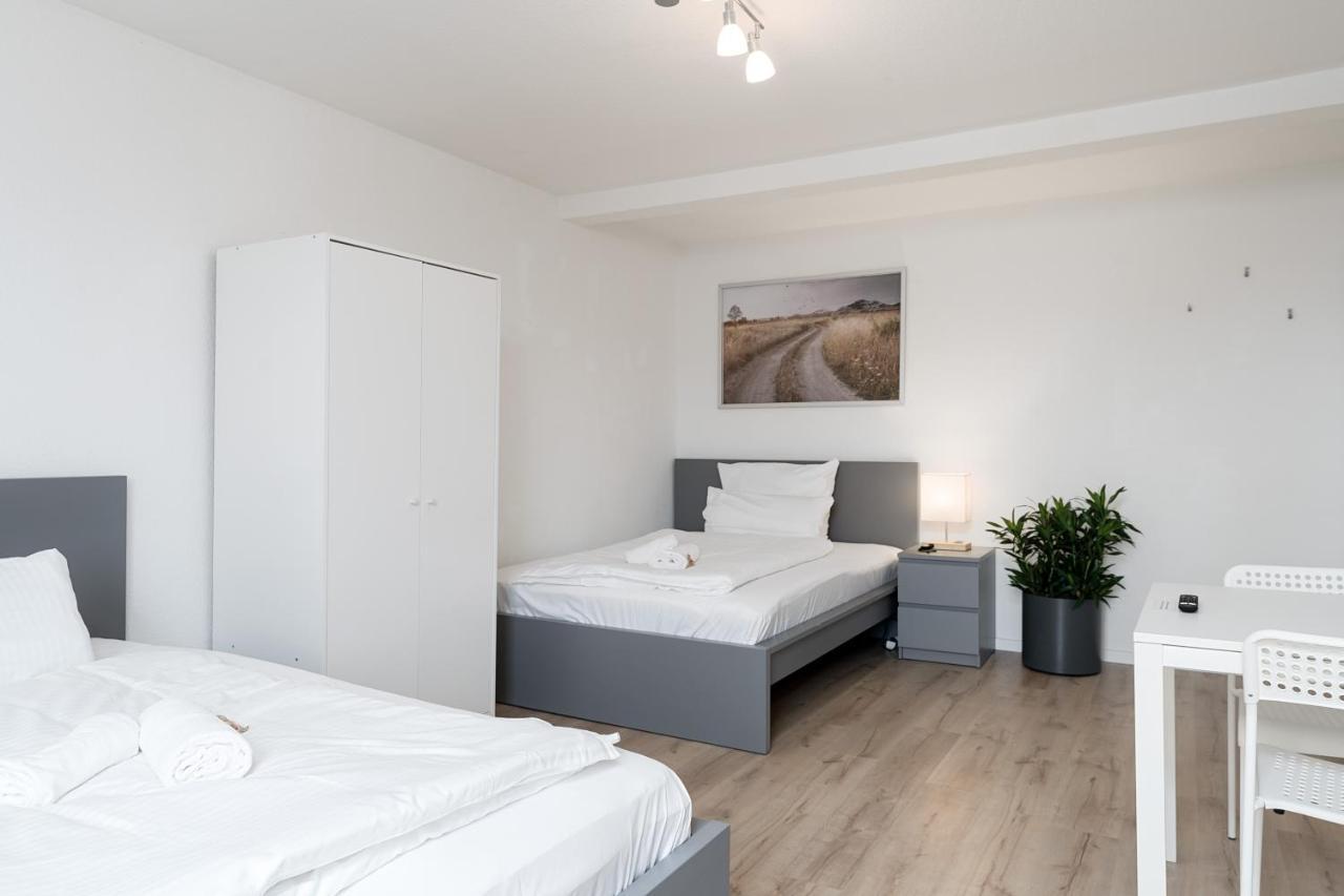Einfach Aber Sehr Komfortabel - Wohnung Fuer 6 Personen - 2Xwc - Grupen, Messe, Monteure, Studenten - Voll Ausgestattet - 6 Betten 140X200Cm Hochwertig, 3 Smart-Tv 55 Zoll Netflix, 1000 Mbit Wlan, Voll Ausgestattete Kueche Duisburg Exteriör bild